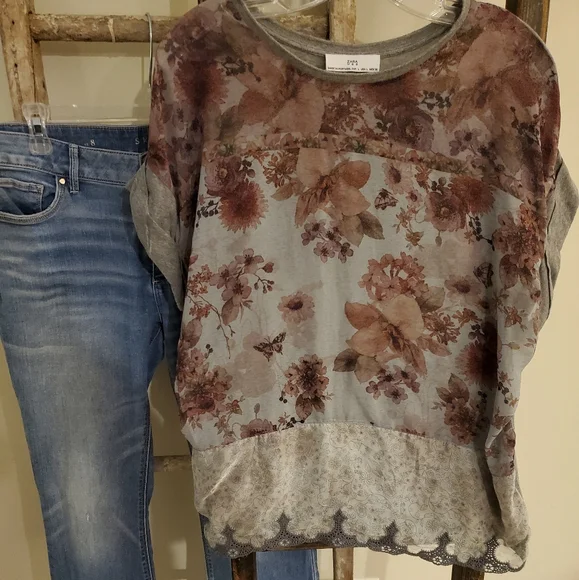 Zara Floral Short Sleeve Top - Gray and Brown - Picture 2 of 6